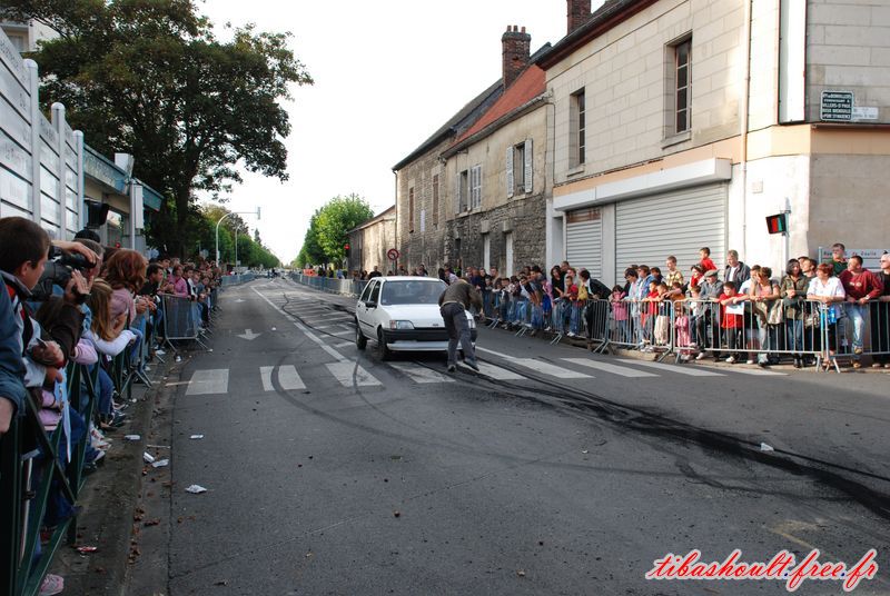 Photo de cascades ; Percussion Homme vs. Voiture