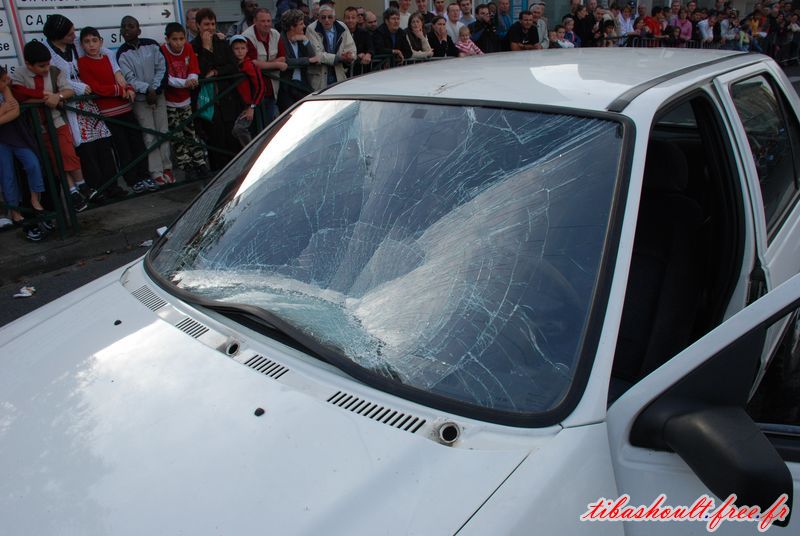 Photo de cascades ; Percussion Homme vs. Voiture