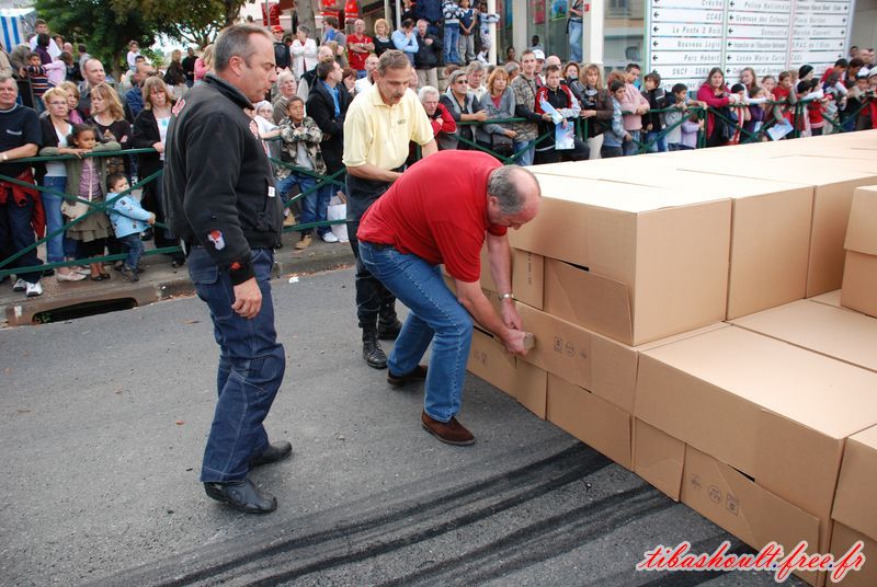 Photo de cascades ; Percussion Scooter vs. Voiture