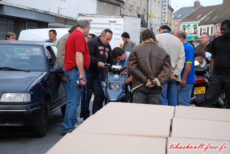 Photo de cascades ; Percussion Scooter vs. Voiture