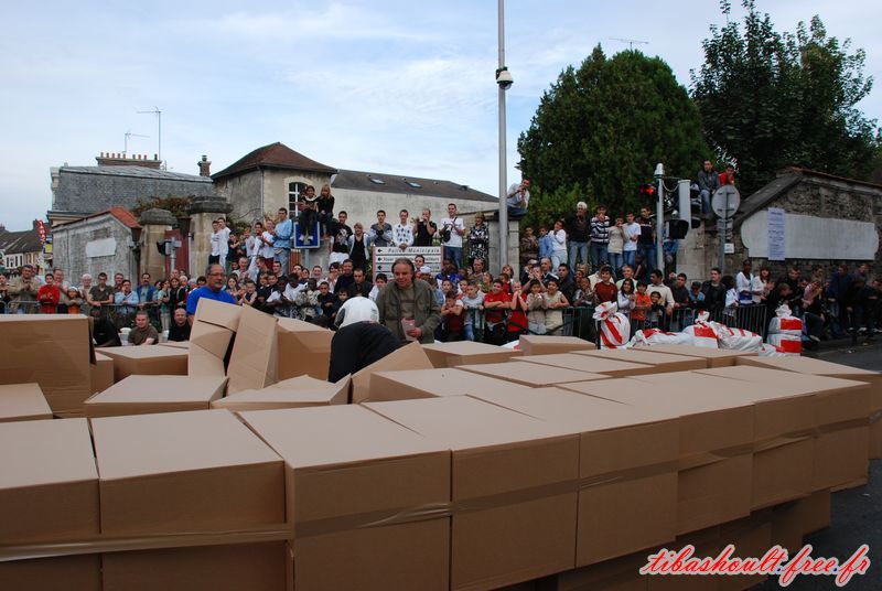 Photo de cascades ; Percussion Scooter vs. Voiture