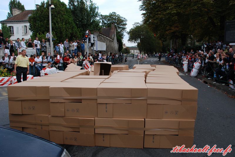 Photo de cascades ; Percussion Scooter vs. Voiture